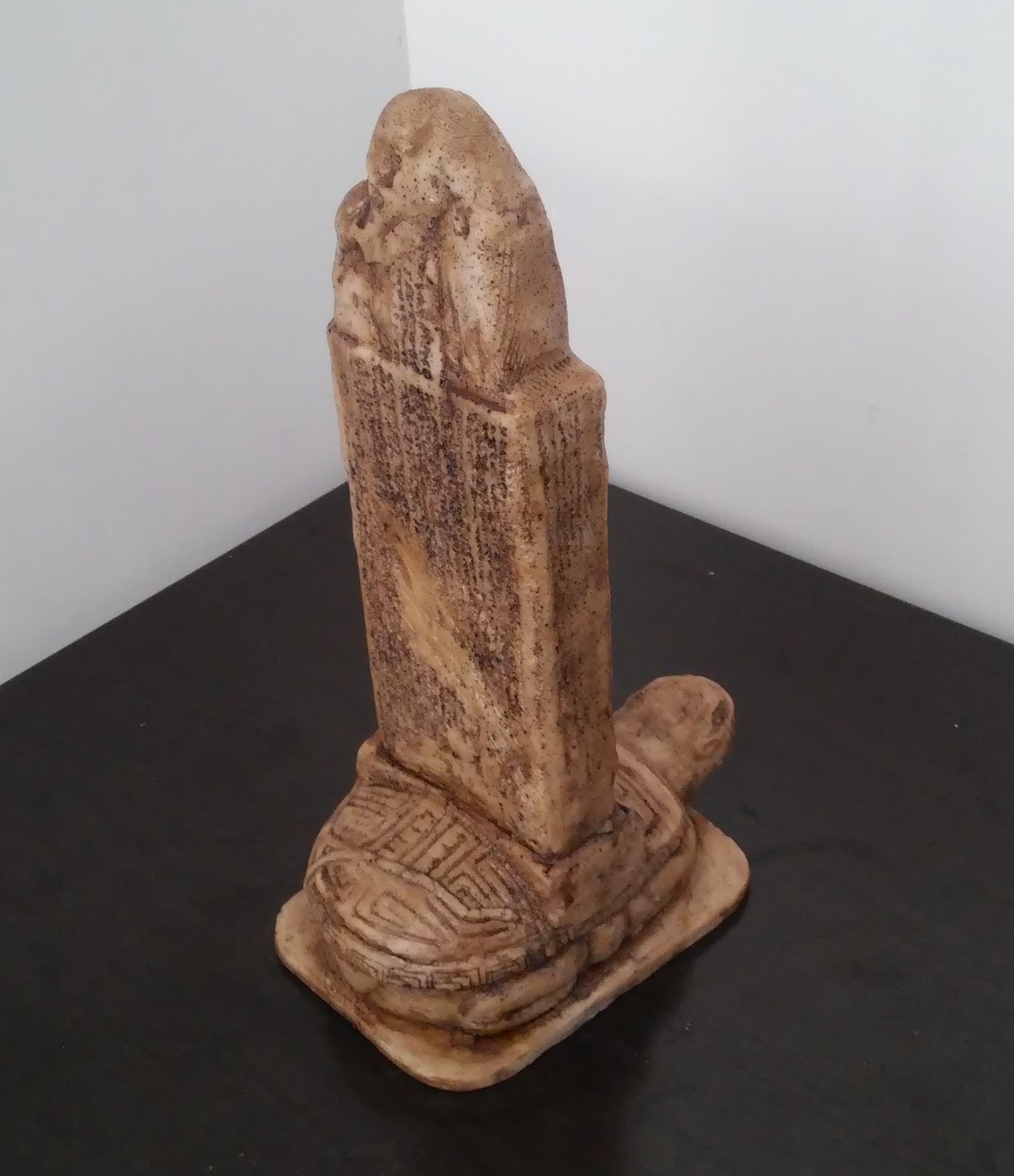 bilge kağan abidesi orhun yazıtlarının üç parçasından biridir.anıt heykel yapımı yaptır biblo atölyesi siparişi imalatı antalya heykeltraş kalıpları kalıp rölyef fiberglas pano